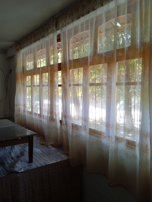 Uy sotiladi 3 xona , chirchiq 8 mikrorayon