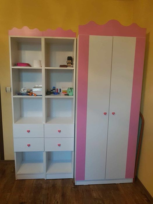 Dormitor alb-roz pentru fetite