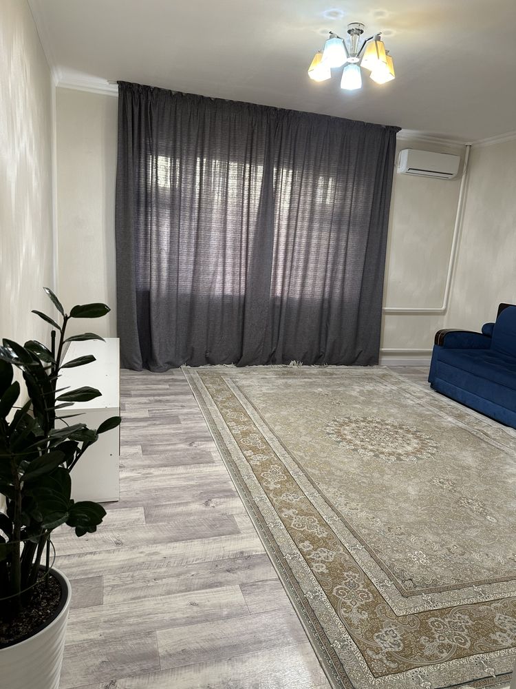 Продается 2-комн. квартира, мкр Нурсат (с подвал. помещением)