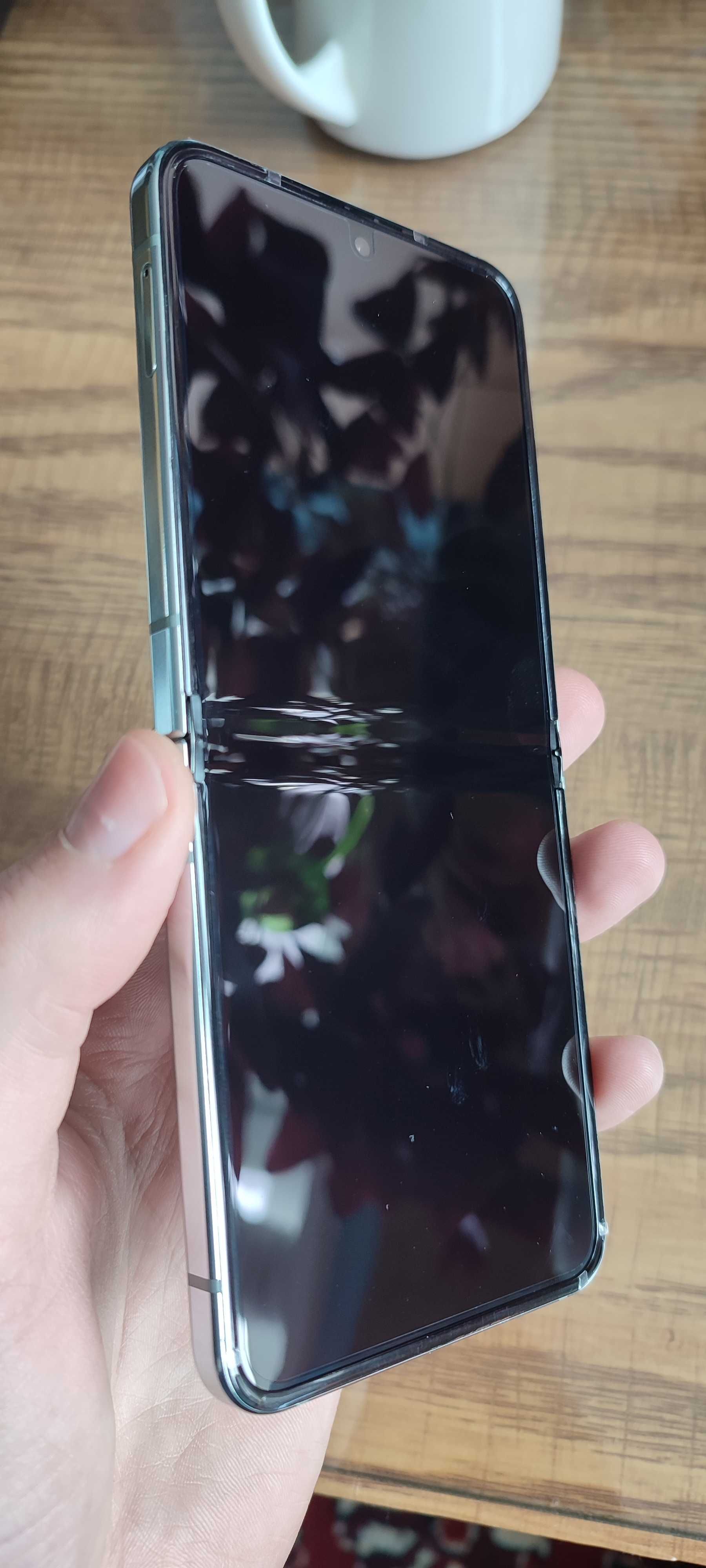 Galaxy Z Flip 5 - 512GB Mint | Като Нов | Гаранция + Калъф
