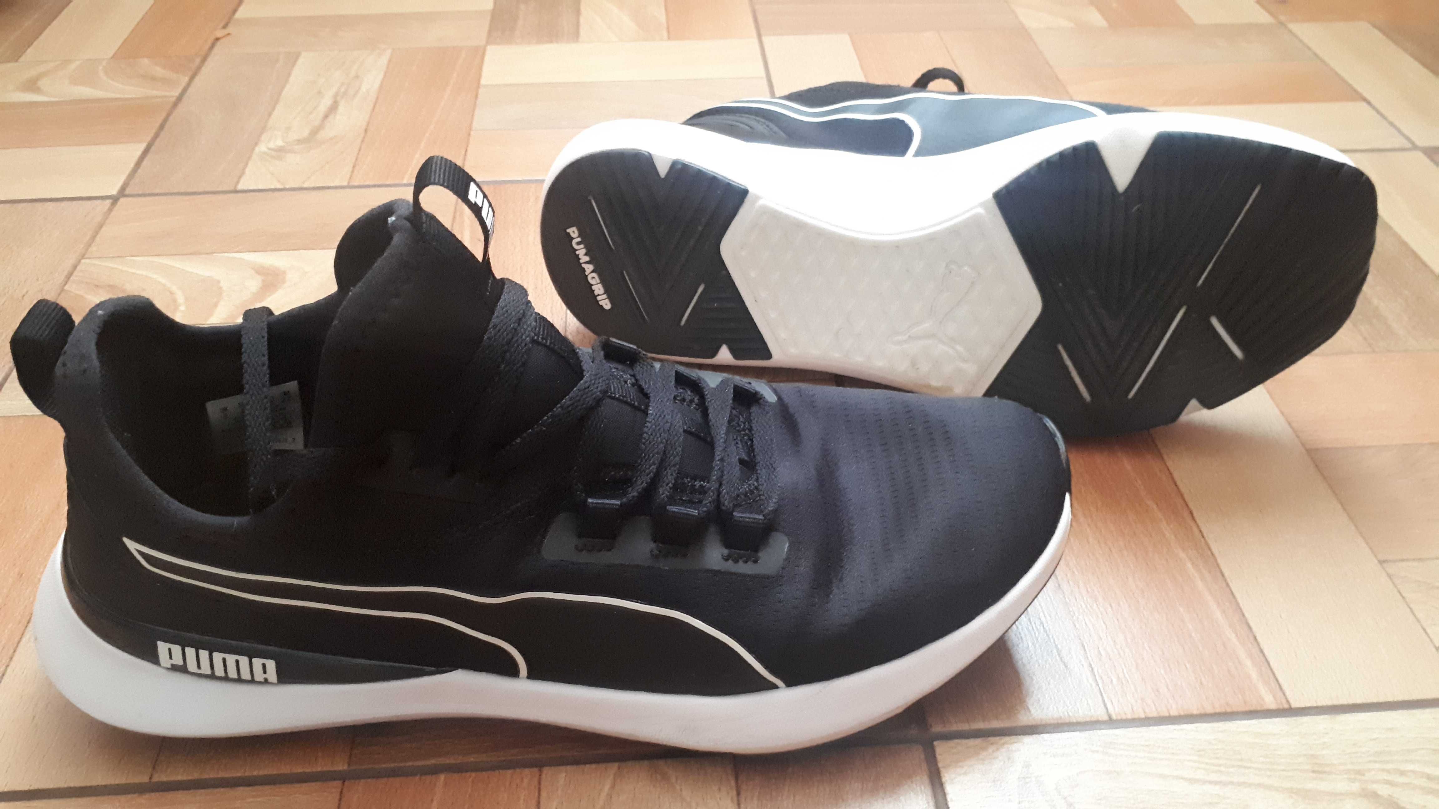 Vand adidasi PUMA originali, marimea 42, model deosebit, aproape noi