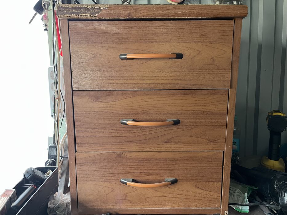 Продам тумбочку для дома