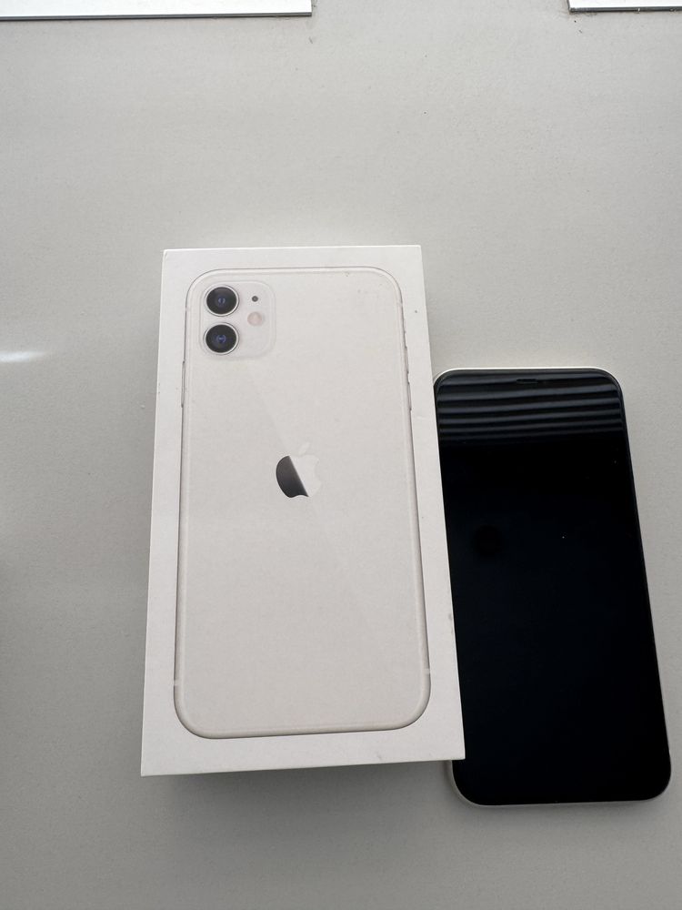 іphone 11  спрчно в отличном состоянии