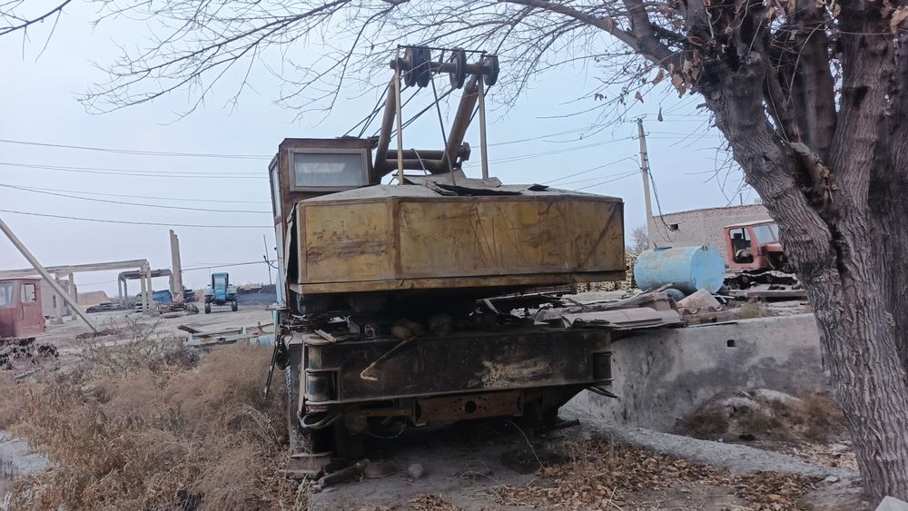 Maz kiran sotladi yurib turibdi toʻkda ishlidi
