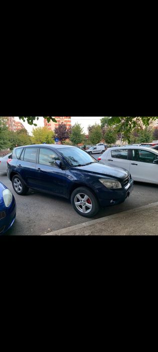 Toyota RAV4 albastru