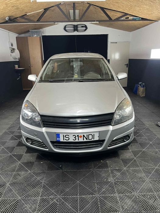 Vând Opel Astra H.
 Motor. 1.7 CDTI
317 Km in creste 
Stare buna de fu