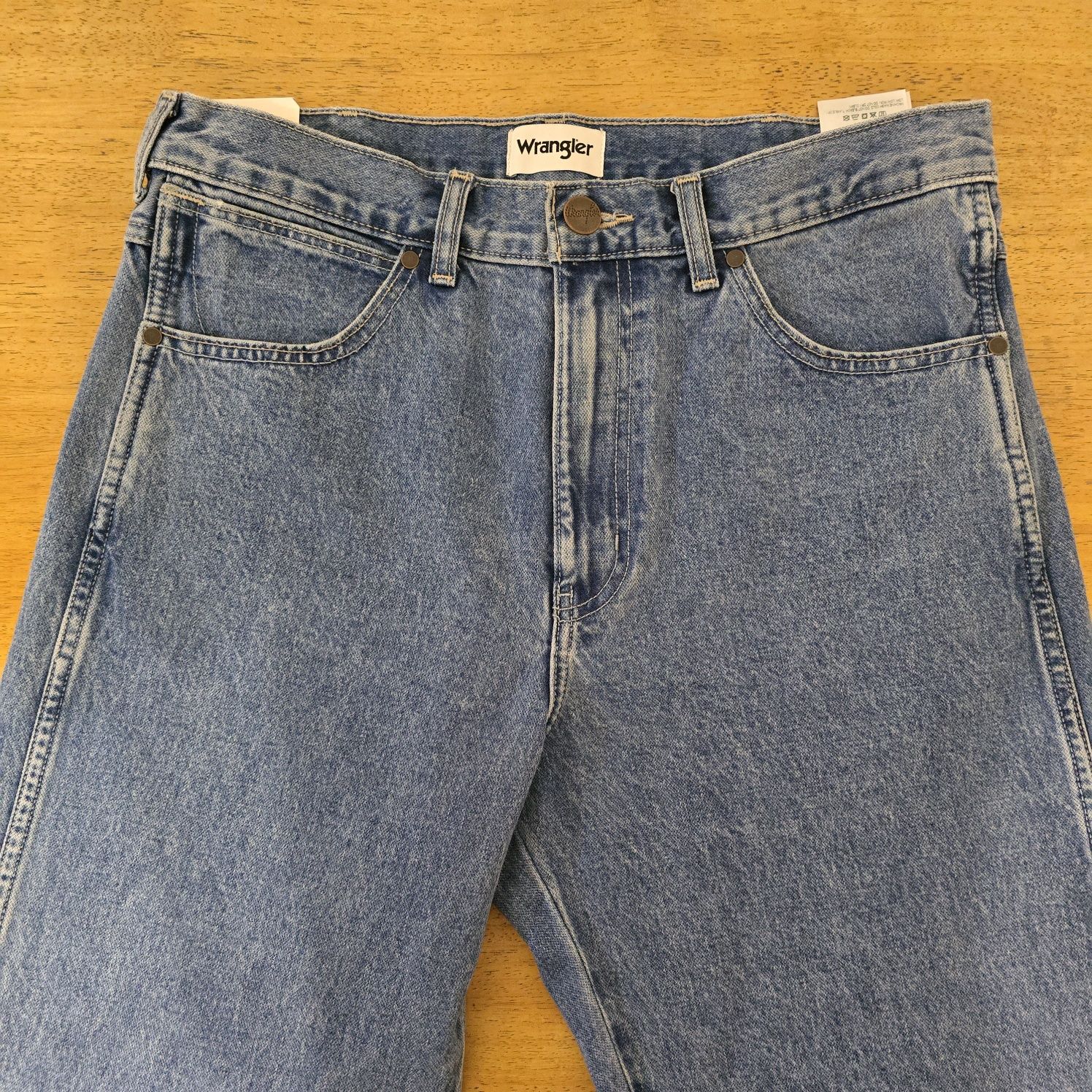 Wrangler 841 redding loose straight