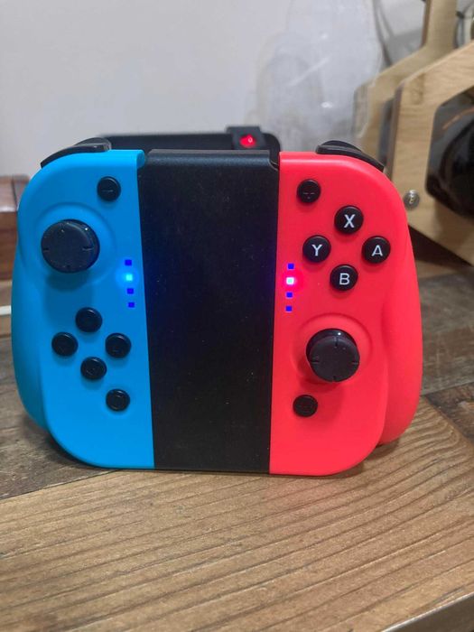 Joy-Con Pair за Nintendo Switch Neon Red, Neon Blue + зарядна станция