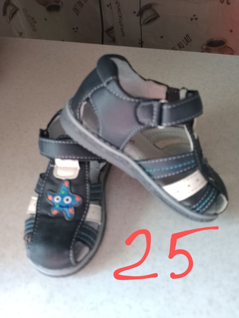 Продам новые сандалии для малыша