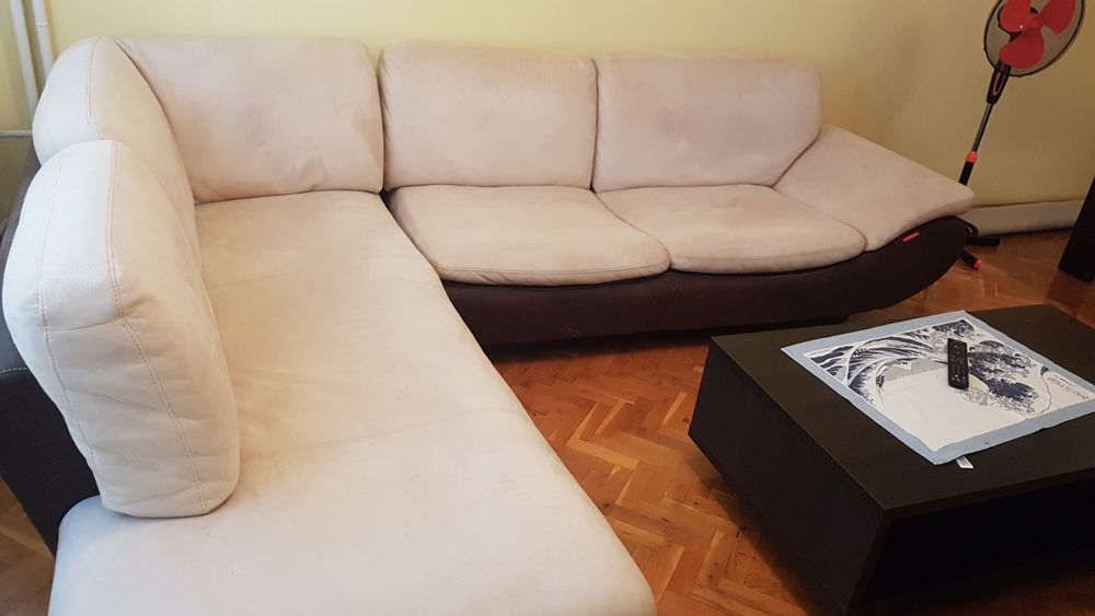 Маса и диван в отлично състояние