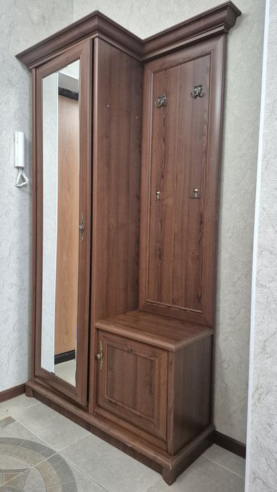 Срочно продам прихожую и обувницу
