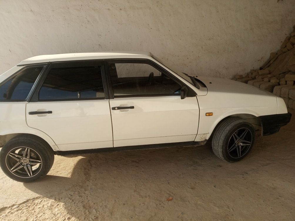 Lada 2109 mashins 1994 yil metan gaz 3200  dollir