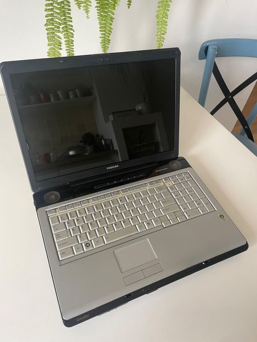 Vând laptop Toshiba Satellite P205-S6287