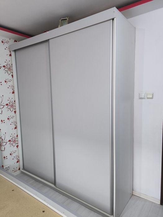 Vând mobila dormitor dressing și pat