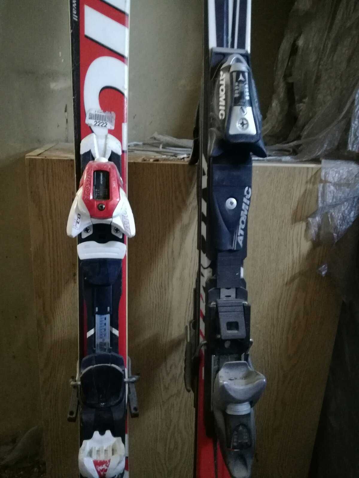 Продават се 2 чифта ски Atomic с дължина 190cm и 166cm.Отлични.