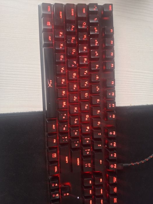 Клавиатура  hyperx мышка Logitech наушники