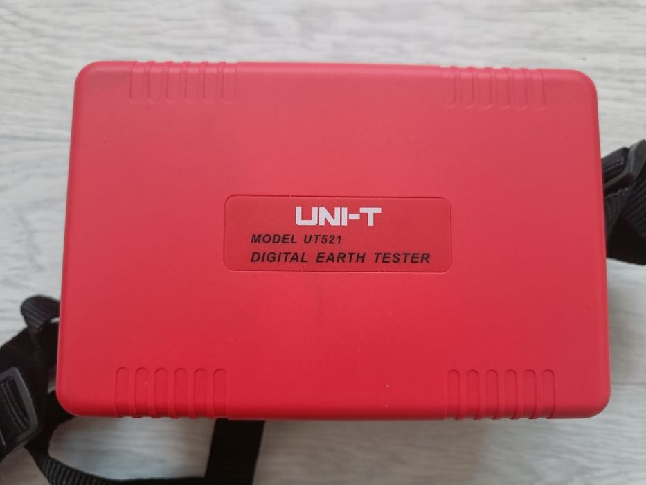 Мегоометр  модель UNI-T 521