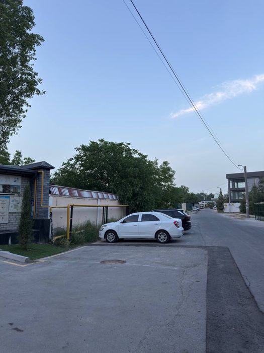 Срочна 2 хонали уй сотилади.