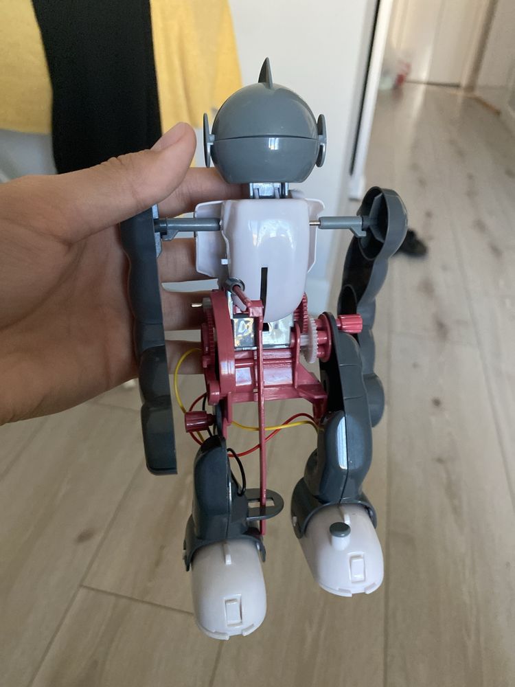 Робот который ходит сам
