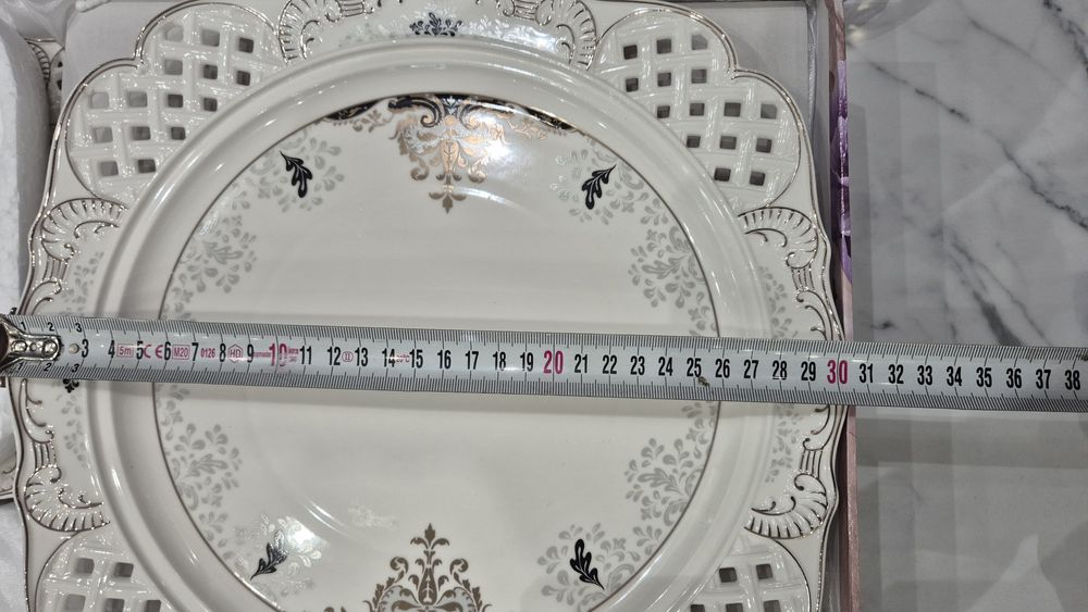 Процеланов сервиз за торта