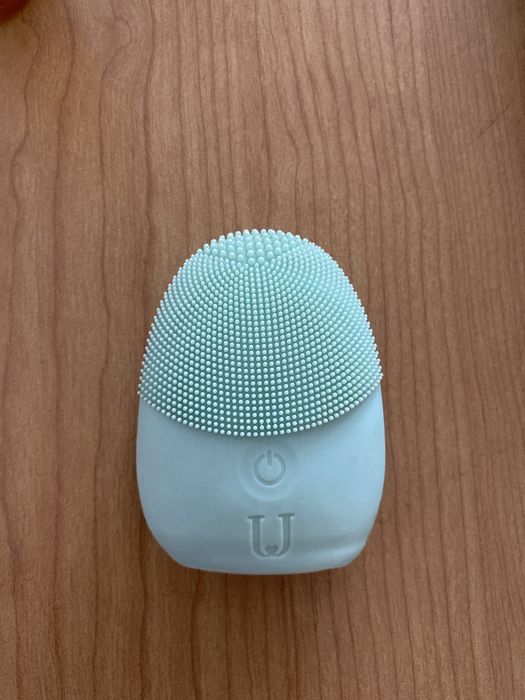 Щеточка для очищения лица