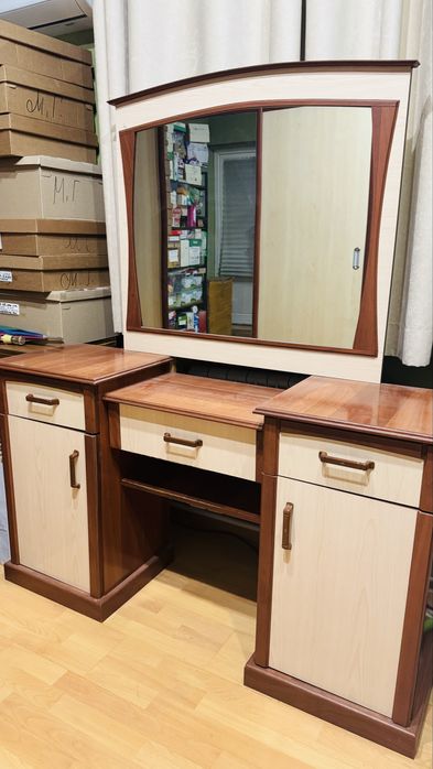 Трюмо в хорошем состоянии