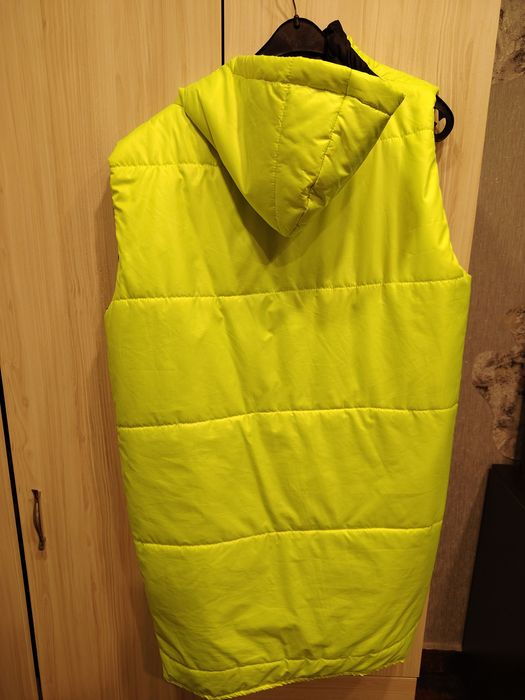 Дамски елек в много хубав цвят