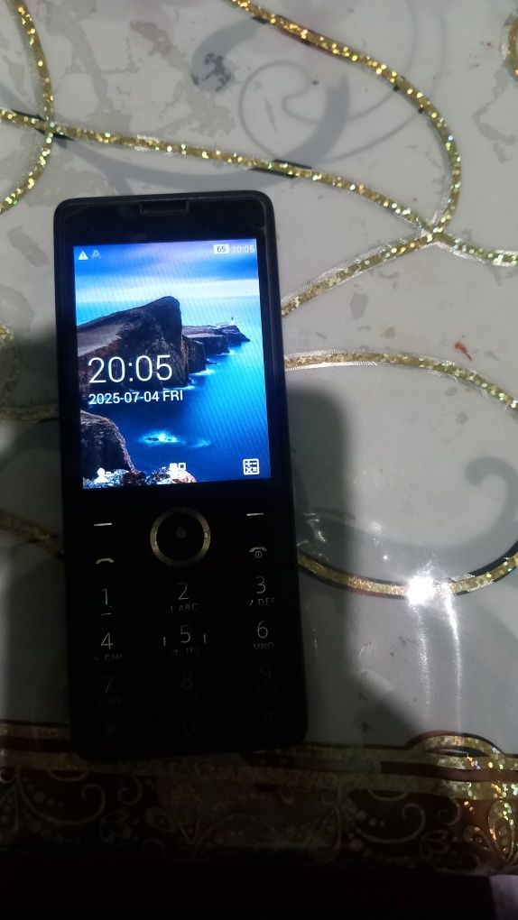 Qin 1  S telefon sotiladi.
