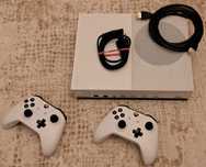 Конзола Xbox One S с 1 terabyte памет + 2 контролера
