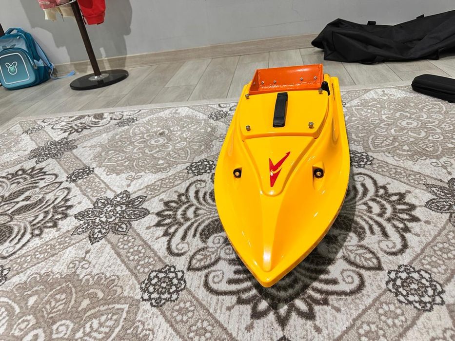 Прикормочный кораблик