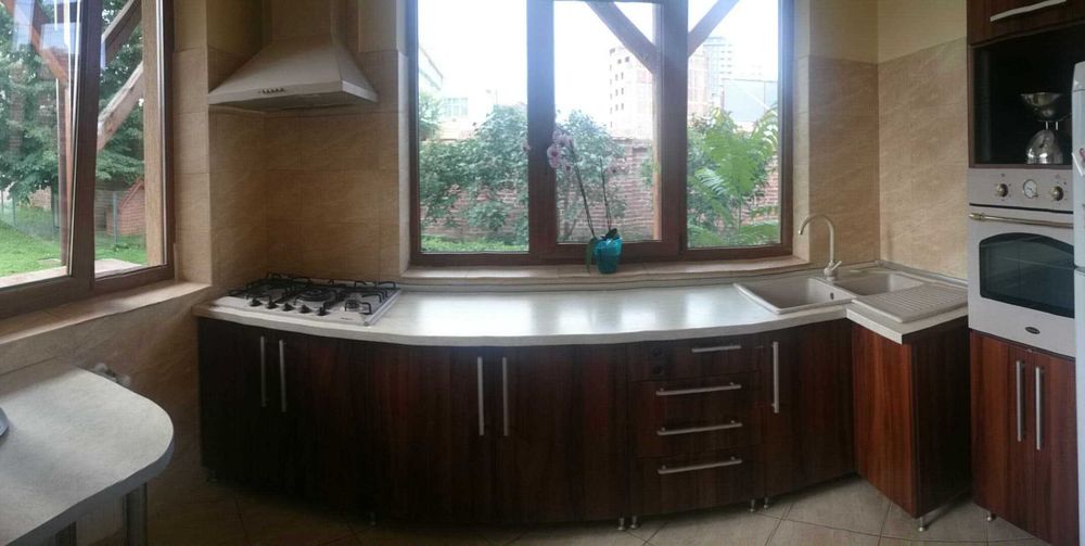 Casa vis-a-vis de Piata Mare