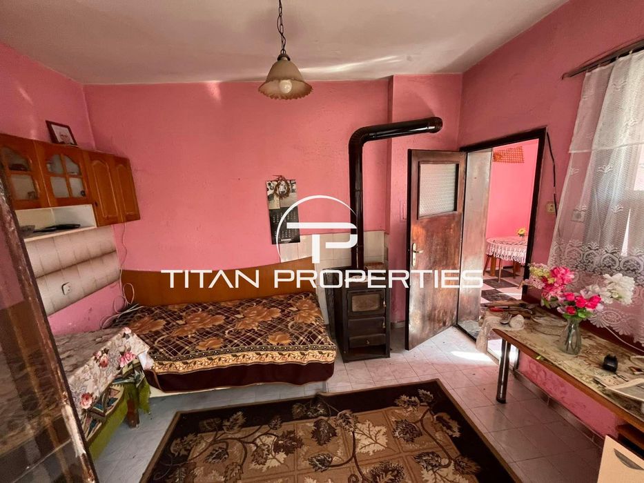 Ключ в офиса!  Къща в село Черни връх с отлична локация