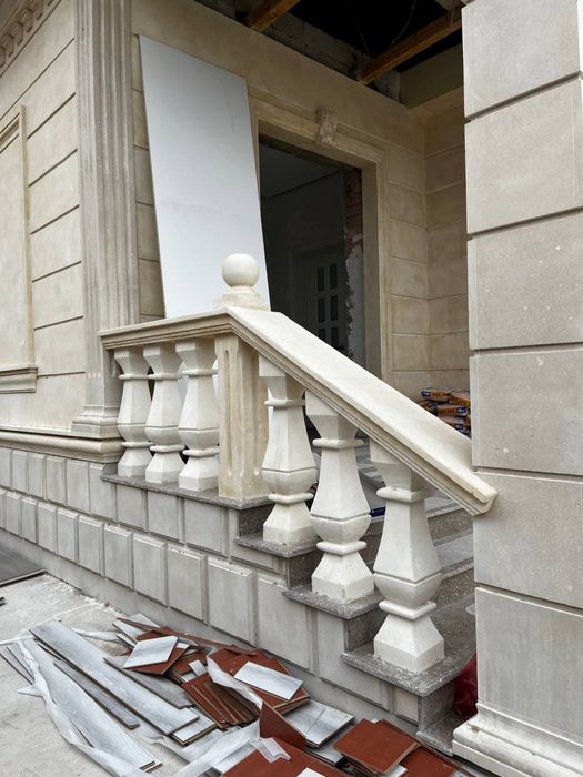 Перила, балясины, колонны из натурального камня