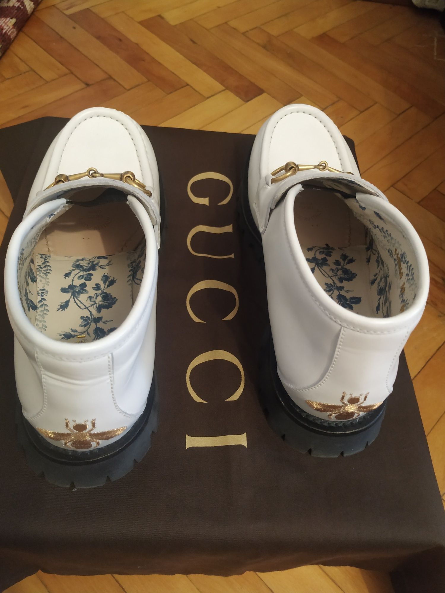 Vând Gucci Leather Flats mărimea 40 EU preț 1500 lei  !