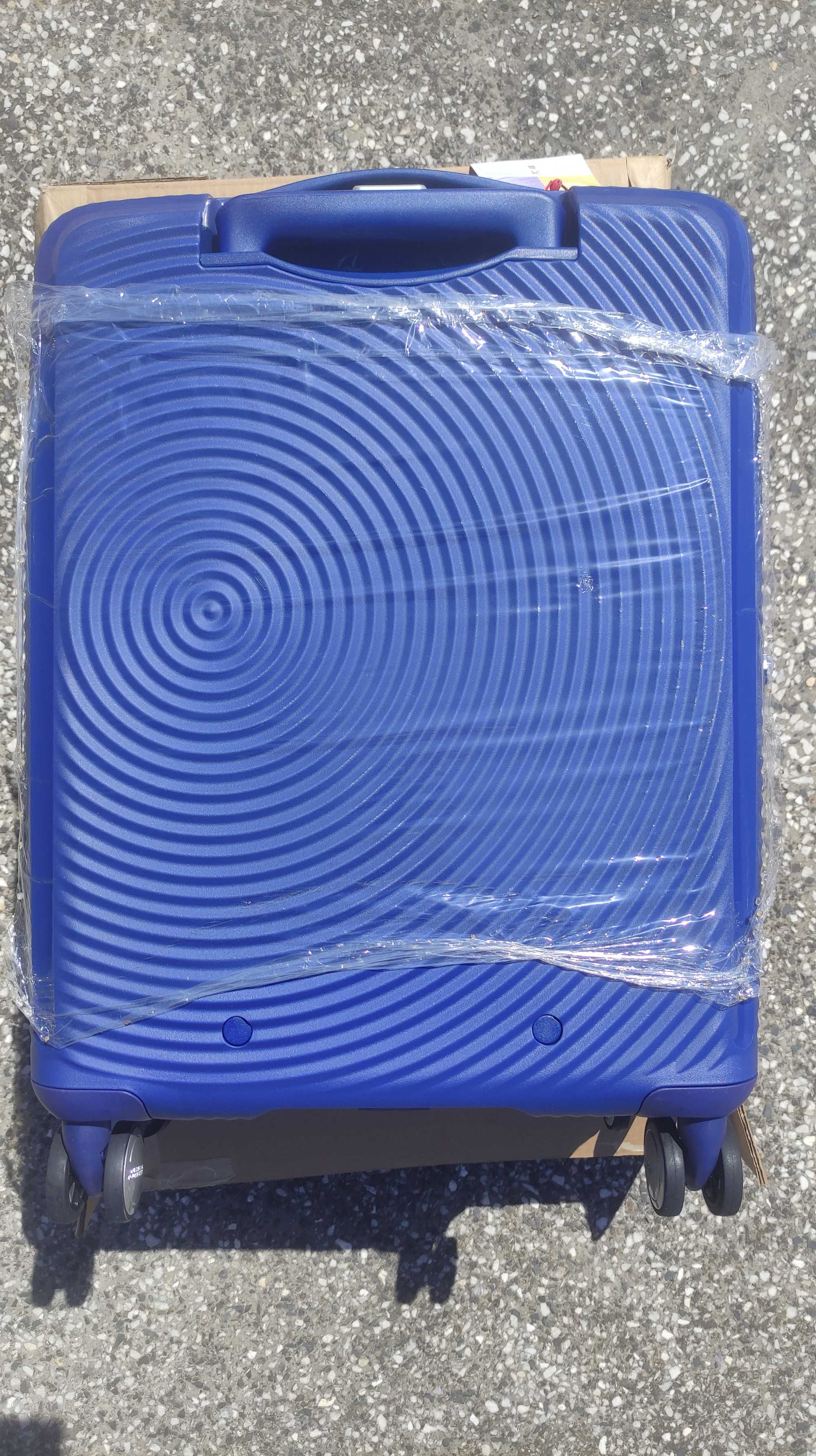 Куфар за ръчен багаж самолет American Tourister Soundbox Spinner