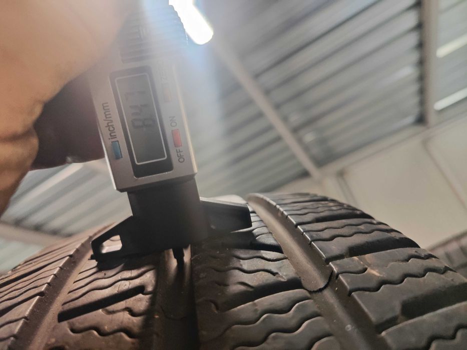 4бр.зимни гуми 215/65/16C Pirelli