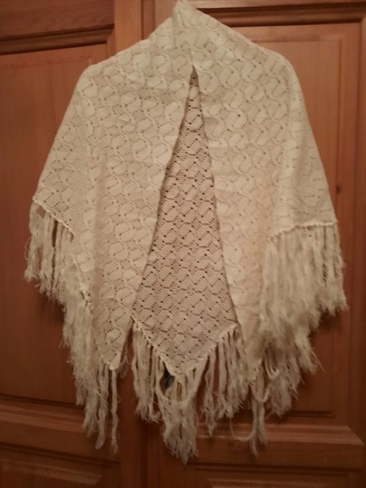 Deosebit sal alb cu franjuri