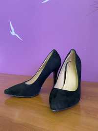 Красиви стилето токчета, високи обувки на висок ток - черен велур