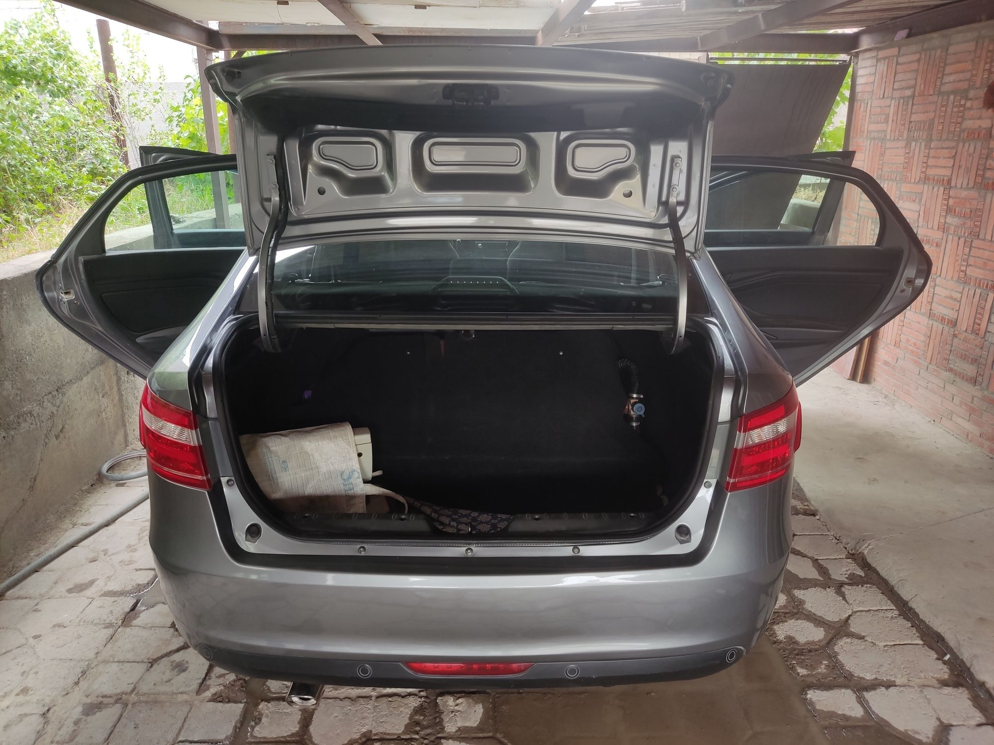 Срочно продается автомобиль LADA VESTA 
Lada Vesta 1.6(1600)
