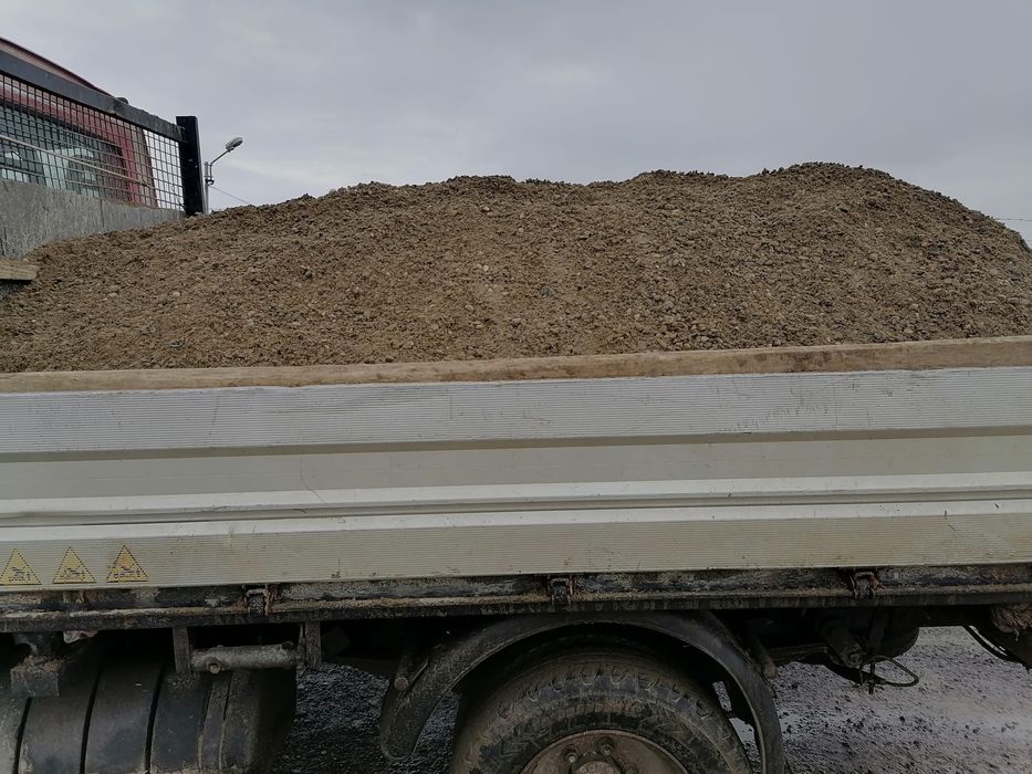 Vând nisip, balastru.