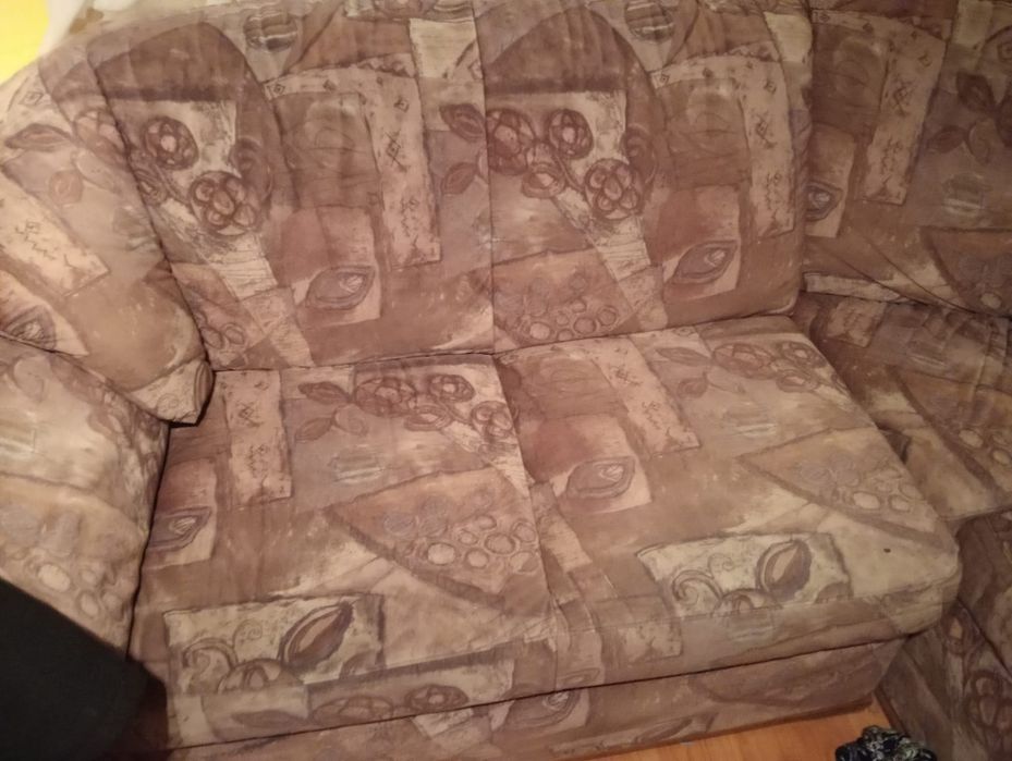 Vind urgent colțar.