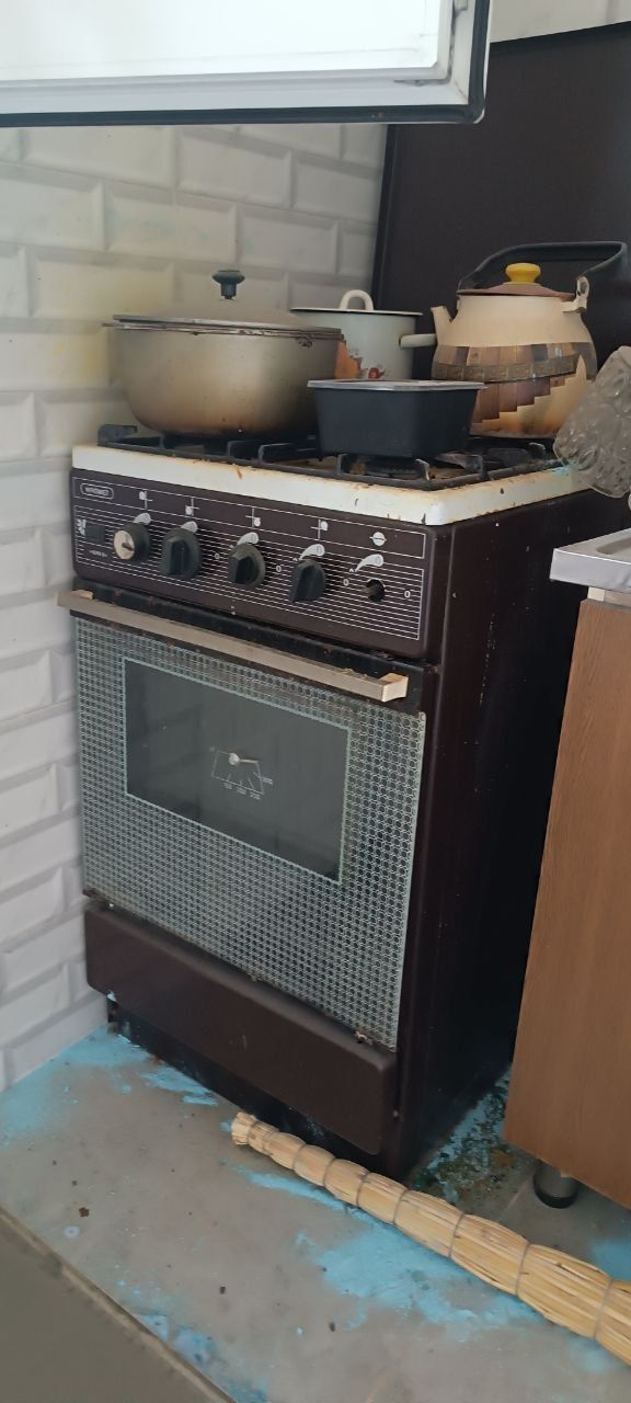 Продам газ плиту