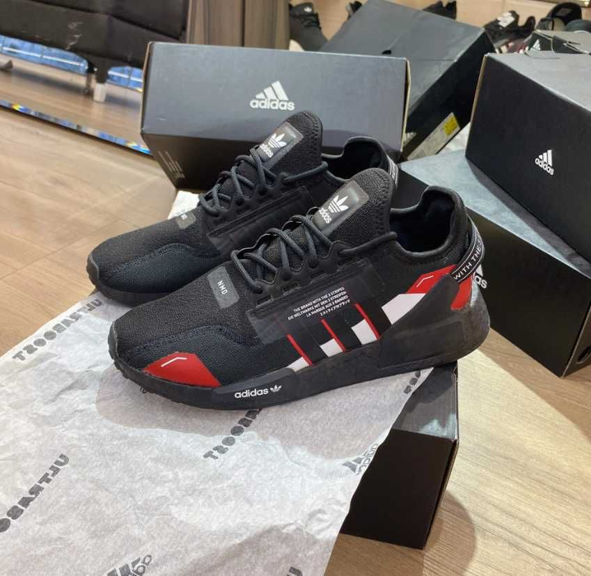 Оригинални маратонки *ADIDAS NMD R1 V2 * EU40 -46