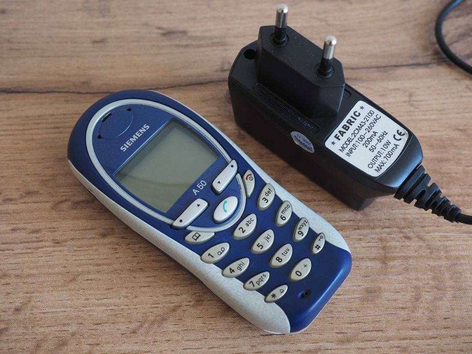 Telefon Siemens сu încărcător inclus