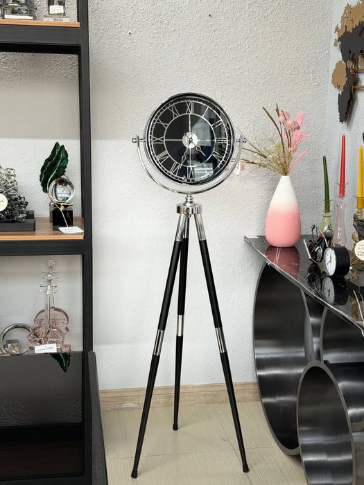 Soat Napolniy. 3 oyoqli