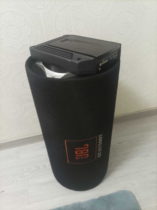 Statie auto jbl subufar auto