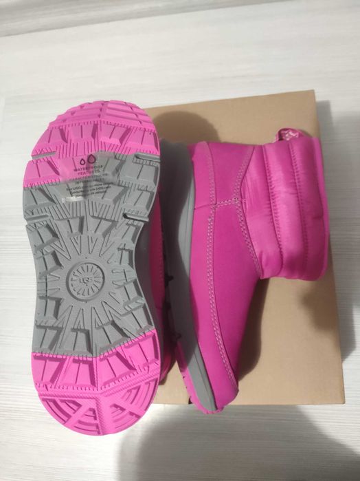 Водоустойчиви детски ботушки/боти марка UGG номер 32