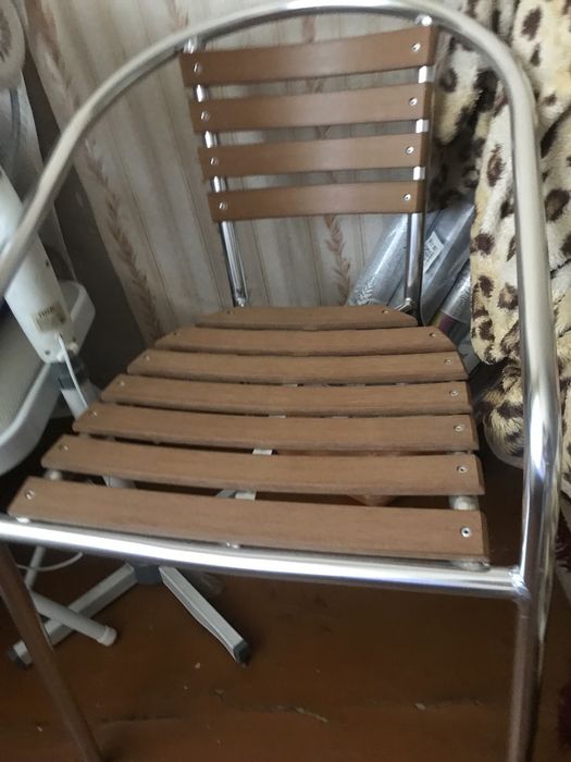 Продам кресло новое, металл, дерево.Удобно для дачи.