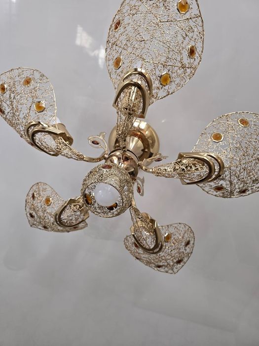 Продам люстру для зала