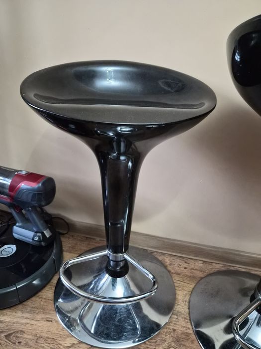 Бар стол, въртящ се